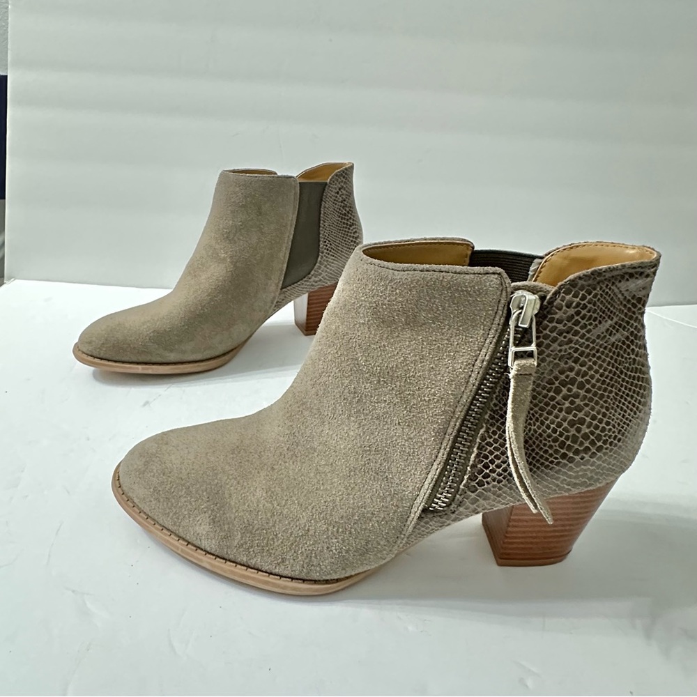 Vionic Orthopedic Snake Print Ankle Booties 7.5 Block Heel Tan Nude Western Boot